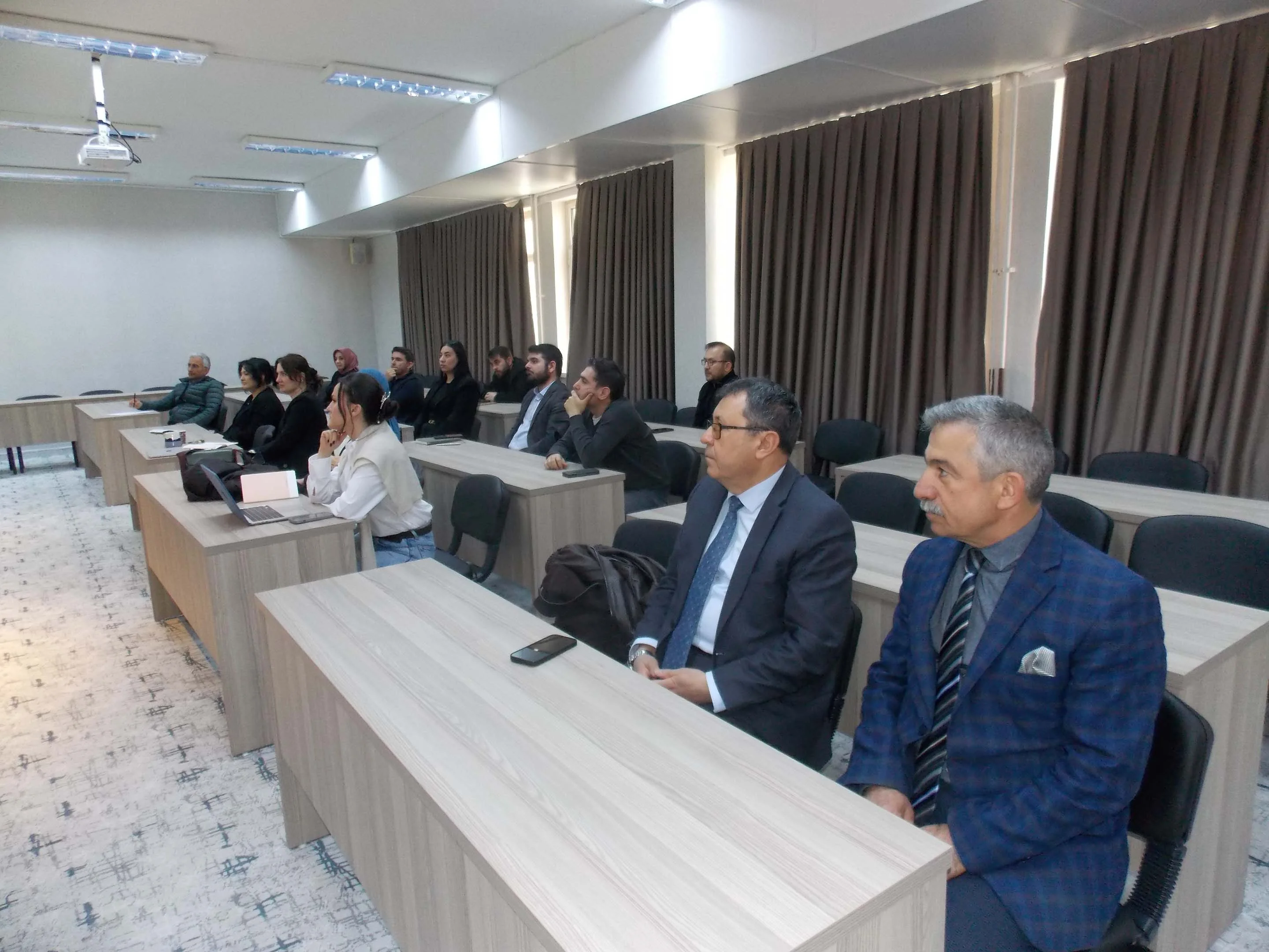 Akademik Üretkenlik Göz Doldurdu: Sayın Rektör Yardımcısı Zeki Bayramoğlu’ndan Felsefe Bölümü’ne Tebrik